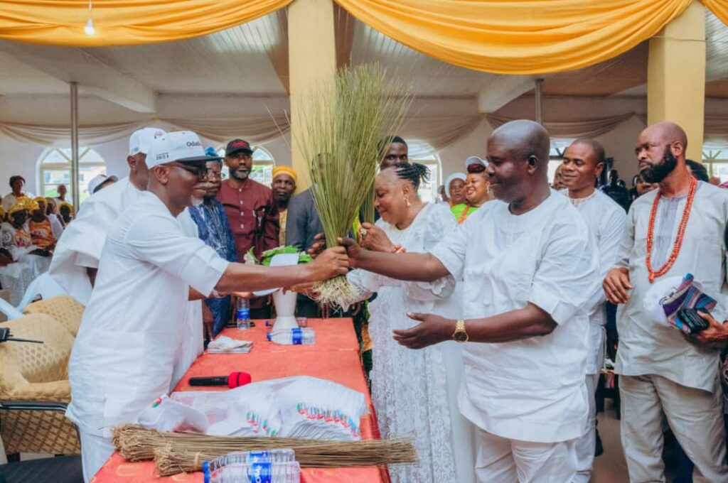 Ondo 2024: APC welcomes new members from PDP