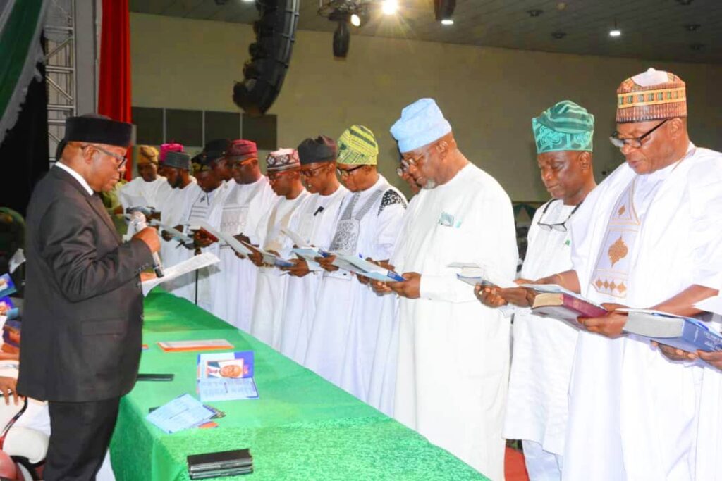 Gov. Aiyedatiwa Swears In Newly Elected LG Chairmen, Vice Chairmen
