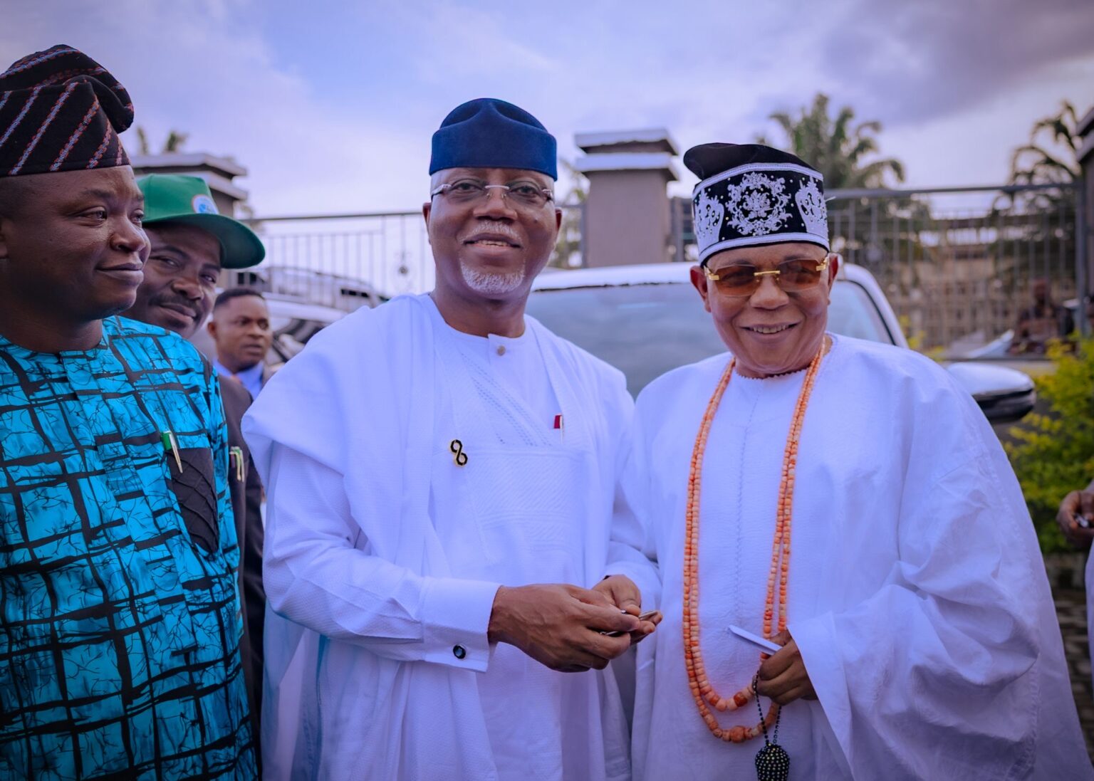 Aiyedatiwa presents new vehicles to traditional rulers